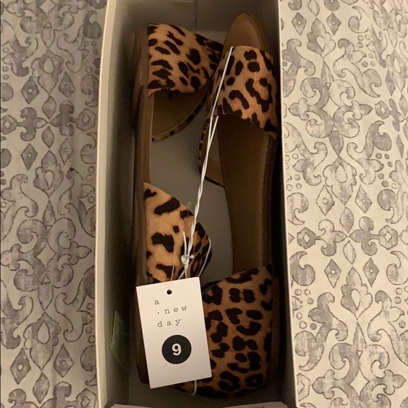 Leopard “Two Piece” slide sandal. - Picture 3 of 3